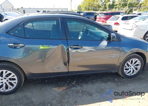 2017 Toyota Corolla Le z USA, uszkodzony, nr VIN 5YFBURHE4HP579903